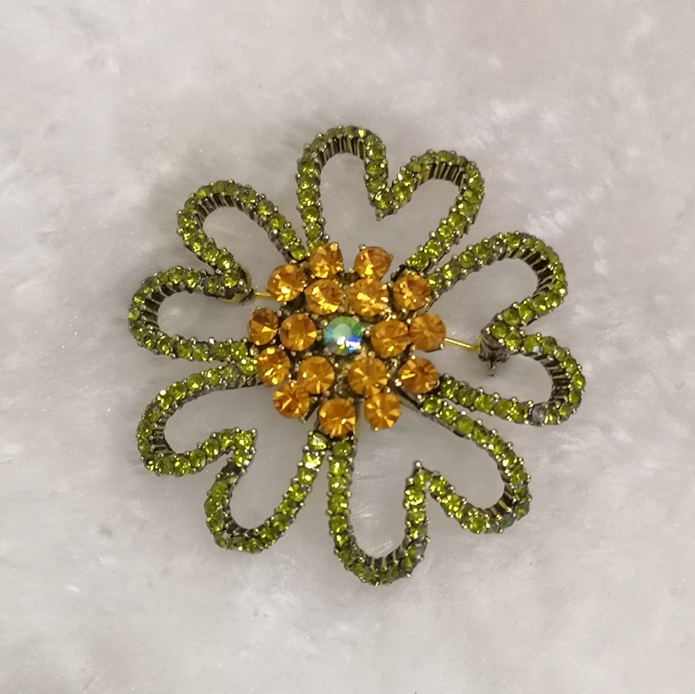 Offers Welcomed! Rhinestone Flower Brooch NWOT